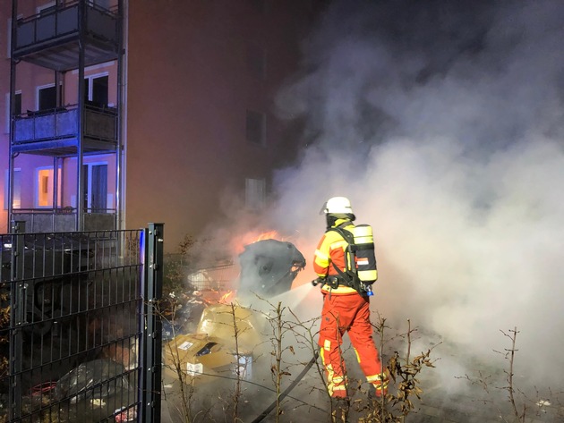 FW Minden: Mehrere Kleinbrände im Stadtteil Bärenkämpen sorgten in Minden für eine eine unruhige Nacht