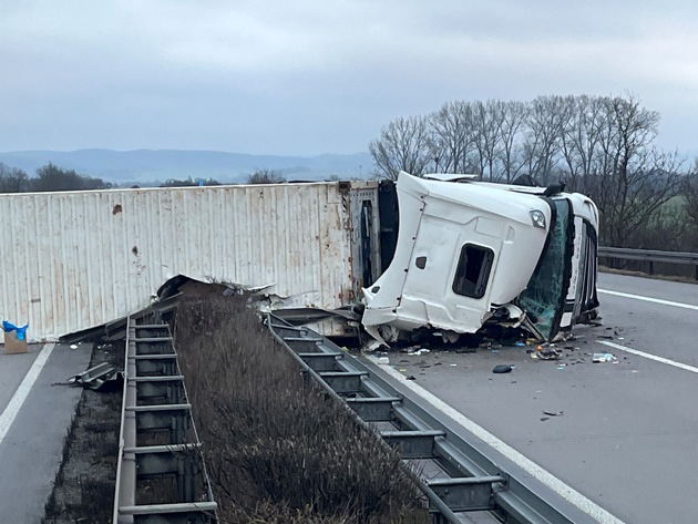 API-TH: Vollsperrung beider Richtungsfahrbahnen aufgrund von Bergungsmaßnahmen