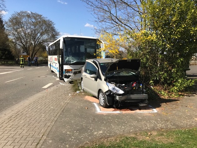 POL-PDMT: Nachtrag zur Vorabmeldung &quot;Schwerer VU zwischen einem Omnibus und einem PKW&quot; vom gestrigen Tag