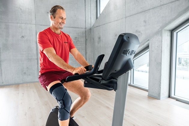 Welt-Arthrosetag am Sonntag, 12. Oktober 2025 / Weniger Schmerzen, mehr Mobilität: Wie Knieorthesen bei Gonarthrose helfen können