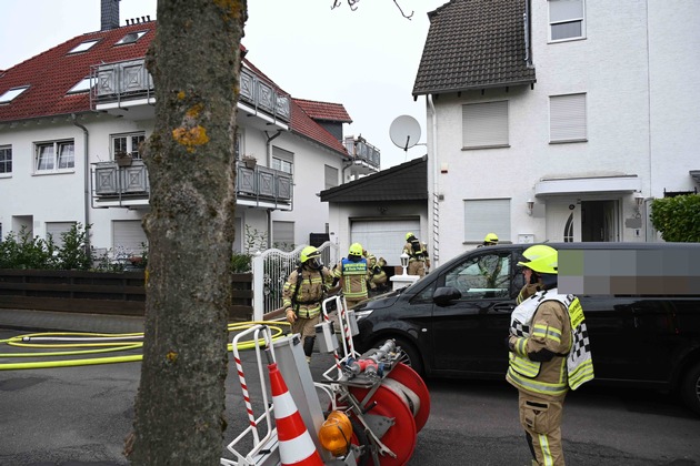 FW Pulheim: Garagenbrand in Pulheim