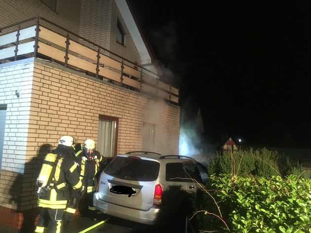 FW Lage: 2 PKW Brände in der Silvesternacht - 01.01.2019