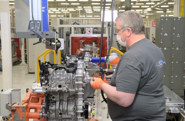 Ford-Werke GmbH: Kollaborierender Roboter bei Ford schafft Jobs für leistungsgewandelte Beschäftige