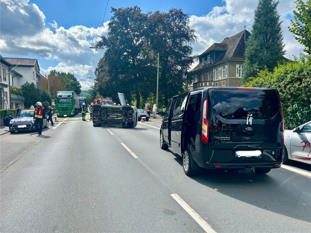FW-OE: Verkehrsunfall mit eingeschlossener Person