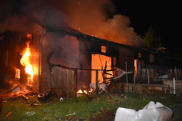 POL-STD: Feuer in Kutenholz zerstört Teil eines landwirtschaftlichen Anwesens
