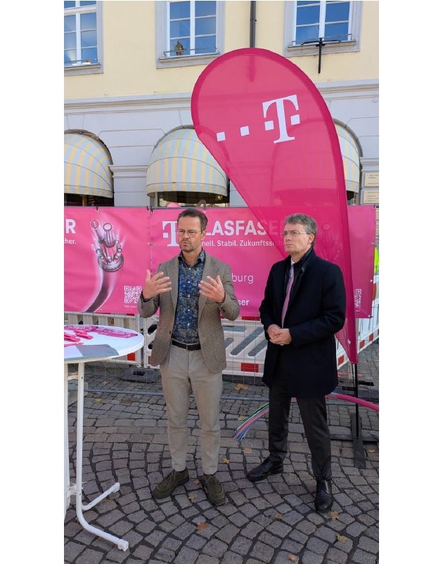 Telekom startet mit dem Spatenstich den Glasfaserausbau in Offenburg