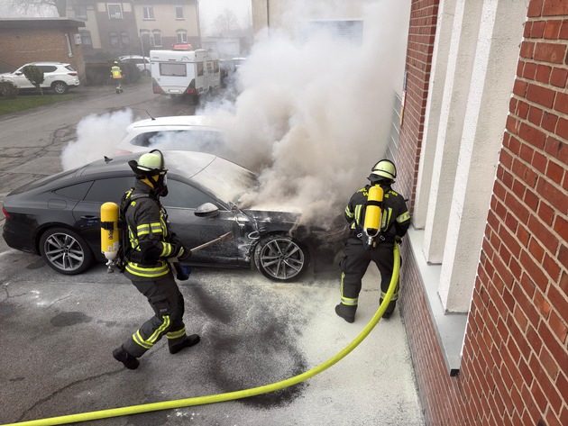 FW-WRN: PKW-Brand in der Lippestraße