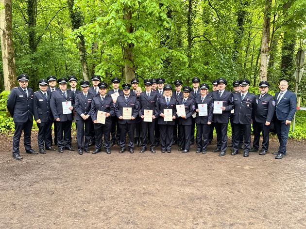 FW-OLL: Himmelfahrtsausmarsch startet 5 Uhr in der früh - neue Uniform der Feuerwehr Wildeshausen im Einsatz