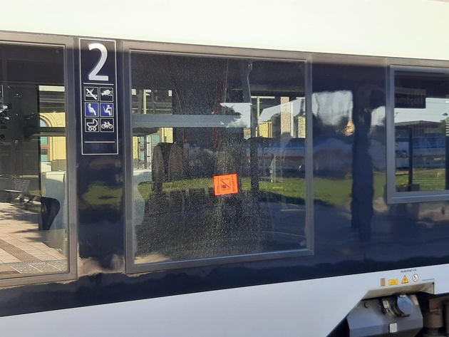 BPOLI MD: Zeugenaufruf der Bundespolizei: Fahrender Regionalexpress vermutlich mit Stein beworfen