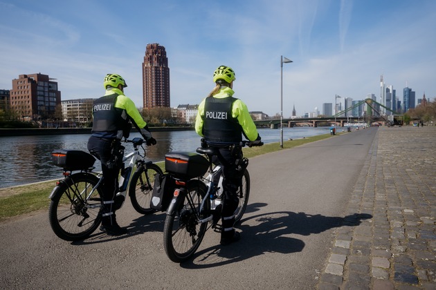 POL-F: 210419 - 0463 Frankfurt: Pilotprojekt Fahrradstaffel ein voller Erfolg