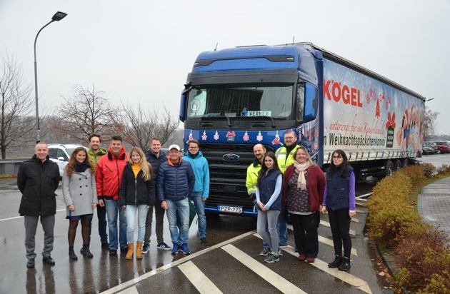 Ford-Werke GmbH: "Truck of the Year" liefert Weihnachtspäckchen aus (FOTO)