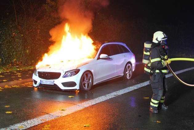 FW-MK: PKW brannte auf der Autobahn
