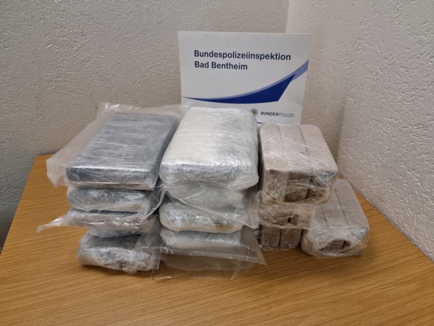 BPOL-BadBentheim: Rund 11 Kilo Kokain und 5 Kilo Haschisch im Wert von rund 850.000 Euro beschlagnahmt / Mutmaßlicher Drogenschmuggler in Untersuchungshaft (Video im Anhang)