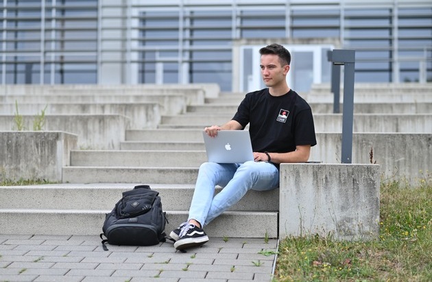 HUK-COBURG: Mitversicherung während Ausbildung, Studium und Freiwilligendienst - Krankenversichert während Auslandssemester