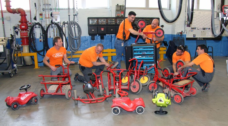 Kita-Kinder freuen sich über rollenden Fuhrpark (FOTO)