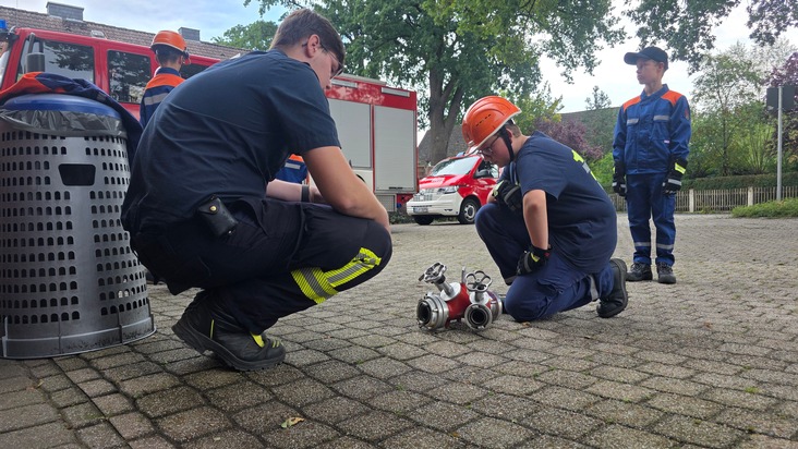 FW Celle: Jugendliche erhalten Jugendflamme Stufe 1