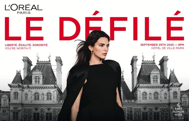 L'Oréal Paris: Als offizieller Partner der Paris Fashion Week lädt L'Oréal Paris zur Laufstegshow am Pariser Hôtel de Ville ein - und feiert die Stärke aller Frauen