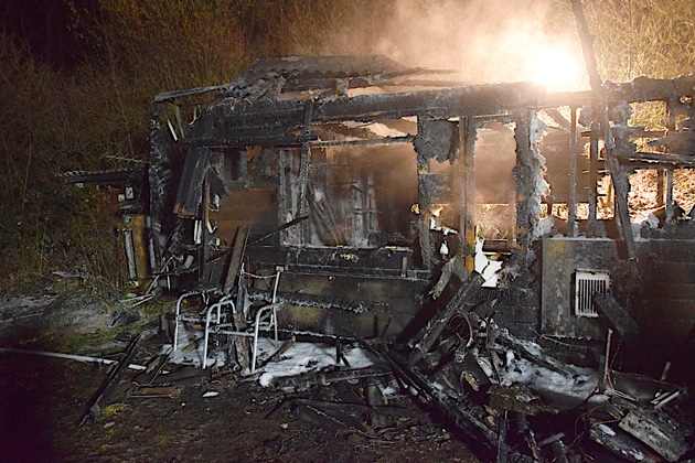 POL-HM: Brand eines Wochenendhauses bei Bisperode im Januar - Metalldiebe hatten Holzhaus aufgesucht