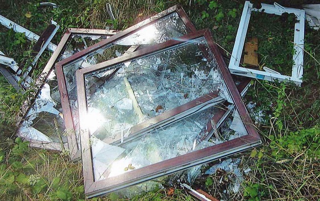 POL-WOB: Kaputte Fenster zwischen Grafhorst und Wahrstedt gefunden - Polizei sucht Zeugen