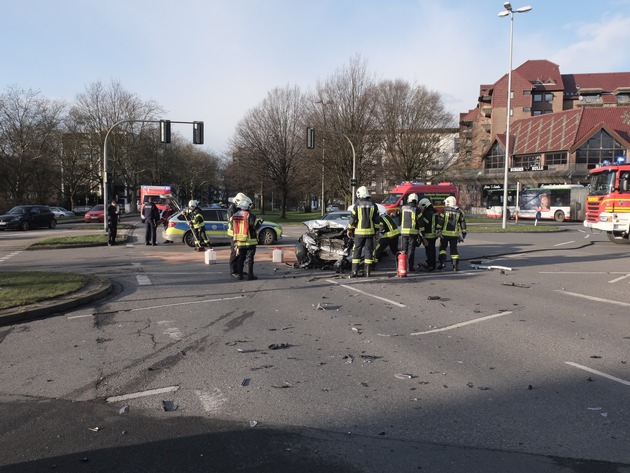 FW-GE: Verkehrsunfall in Gelsenkirchen Buer