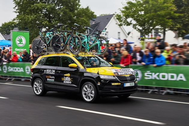 Tour de France: SKODA KAROQ begeistert die Massen (FOTO)