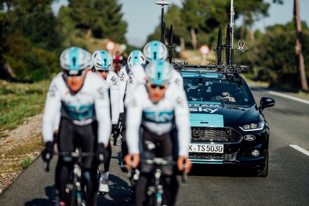 Radrennsport: Team Sky jetzt auch mit Ford Mondeo ST-Line und mit Ford Tourneo Custom