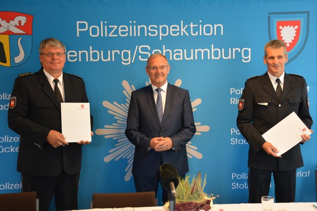 POL-GOE: Abschied nach 23 Jahren: Frank Kreykenbohm, Leiter der Polizeiinspektion Nienburg/Schaumburg, geht in den Ruhestand - Mathias Schröder wird Nachfolger