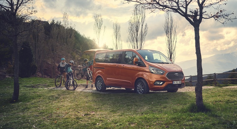 Ford-Werke GmbH: Ford Tourneo Custom: Motoren-Upgrade und 48 Volt-Mild-Hybrid-Technologie für reduzierte Kosten und mehr Effizienz (FOTO)