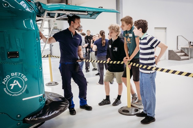 Kuhstall trifft Klassenzimmer: Jugendliche entdecken moderne Landwirtschaft bei GEA in Bönen