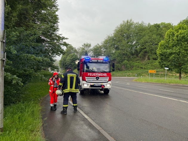 FW Weinheim: Entstehungsbrand in Stra&szlig;enbahn - Feuerwehr Weinheim mehrfach am Mittwoch gefordert