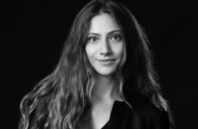 Chameleonne GmbH: Berliner Gr&uuml;nderin Celine Leibfried startet Unscripted - eine App, die pers&ouml;nlichen Modegeschmack entschl&uuml;sselt