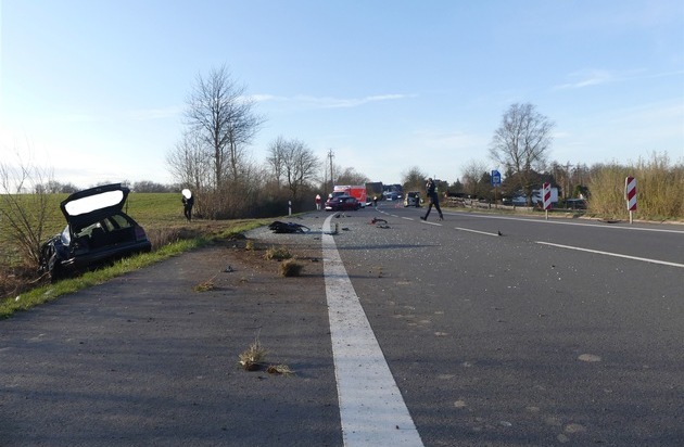 POL-GM: Unfall auf Bundesstraße fordert zwei Leichtverletzte