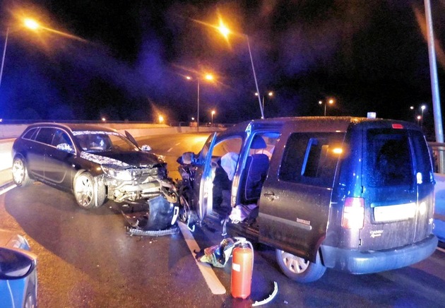 POL-PPWP: Kaiserslautern: Unfall unter Alkohol - fünf Verletzte