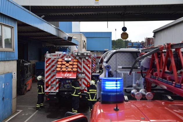 FW-MK: Brennende Absauganlage löst Feuerwehreinsatz aus