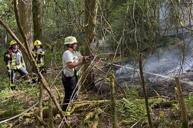 FW LK Neunkirchen: Großer Waldbrand auf dem Kleinen Hirschberg bei Neunkirchen-Kohlhof