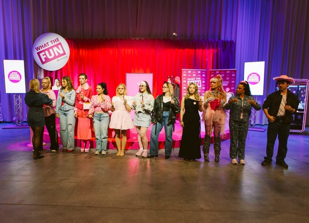 Turbo-Lippenstift holt neuen Tempo-Weltrekord in Berlin – Make-Up-Artistin schminkt 11 Lippenpaare in 60 Sekunden