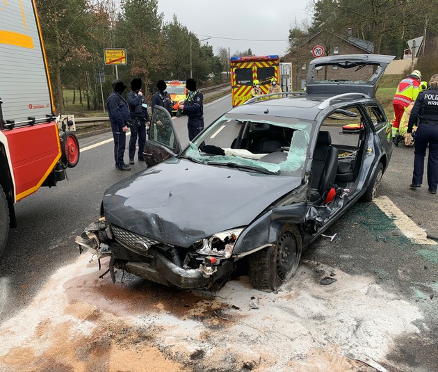 FW-Stolberg: Schwerer Verkehrsunfall - vier Verletzte
