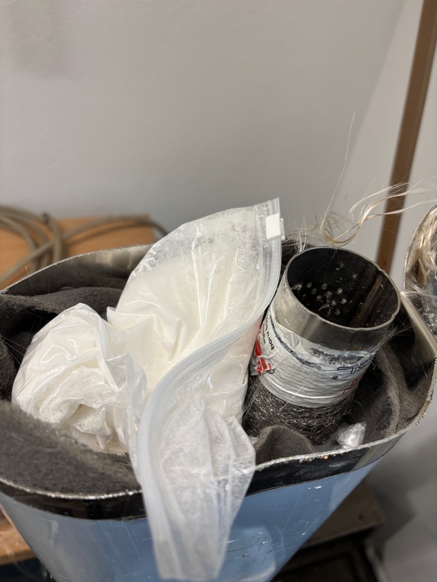 HZA-K: Zollsp&uuml;rh&uuml;ndin Vroni landet Volltreffer am K&ouml;lner Flughafen / Rund 26 Kilogramm Ketamin mit einem Stra&szlig;enverkaufswert von mehr als einer Million Euro in Auspuffanlagen versteckt