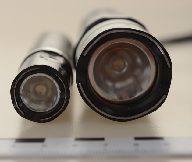 POL-GÖ: (195/2020) Als Taschenlampe und Lippenstift getarnt - Unerwarteter Fund bei Wohnungsdurchsuchung in Duderstadt, Polizei beschlagnahmt verbotene Elektroschocker