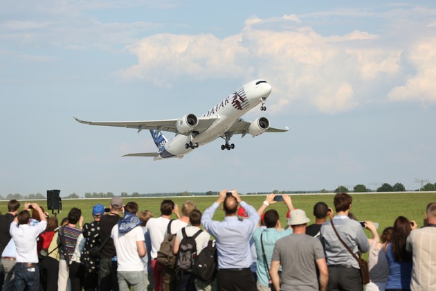 Ready for Take Off: ILA Berlin Air Show 2016 präsentiert modernstes Fluggerät mit innovativen Technologien / Rund 200 Fluggeräte vom unbemannten Flugsystem bis zu den &quot;Riesen&quot; der Lüfte