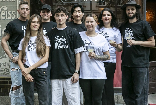 Mit Shake Your Future bildet Bacardi die nächste Generation von Berliner Mixolog:innen aus: Erfolgreicher Start der Initiative in Top-Bar Galander