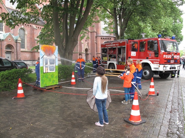 FW-AR: Arnsberger Feuerwehr unterstützt Dies Internationalis