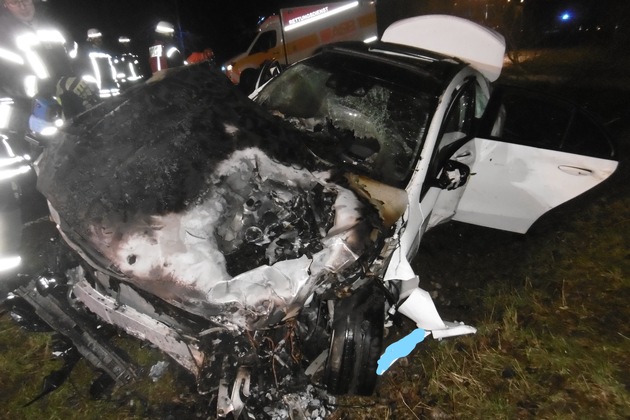 POL-GÖ: (188/2019) Schwerer Unfall auf der B 243 bei Osterode - Mercedesfahrer leicht, Beifahrerin vermutlich schwer verletzt
