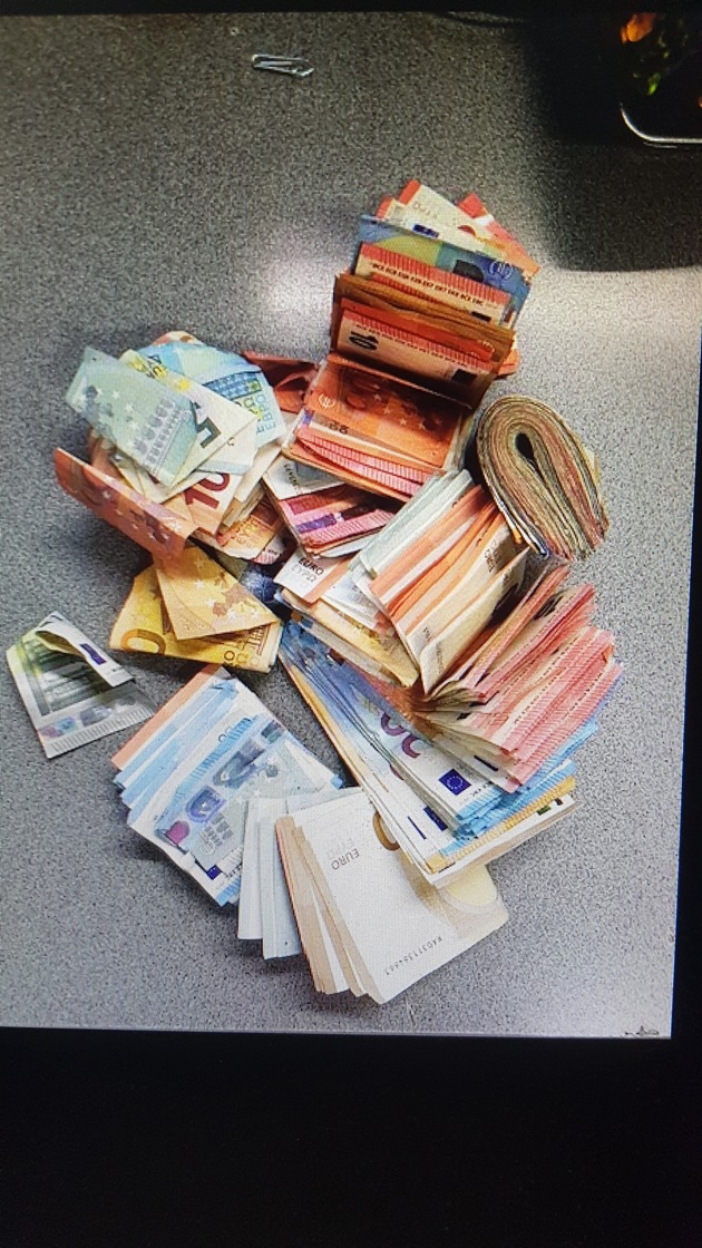 POL-MS: 2.710 Gramm Drogen, 994 Pillen und Bargeld in Wohnung gefunden - Drogendealer in Untersuchungshaft