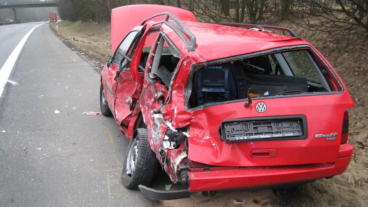 POL-WL: Scharmbeck - Schwerer Verkehrsunfall auf der A 39