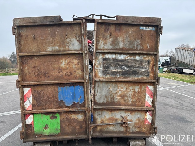 POL-PPWP: Polizei zieht völlig desolaten Lkw aus dem Verkehr