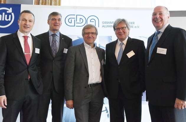 Branchendialog von GDA und IG Metall: Sozialpartner müssen moderne Industriepolitik mitgestalten