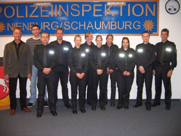 POL-NI: Neue Polizisten und Beförderungen bei der Polizei Nienburg/Schaumburg - Bilder im Download -