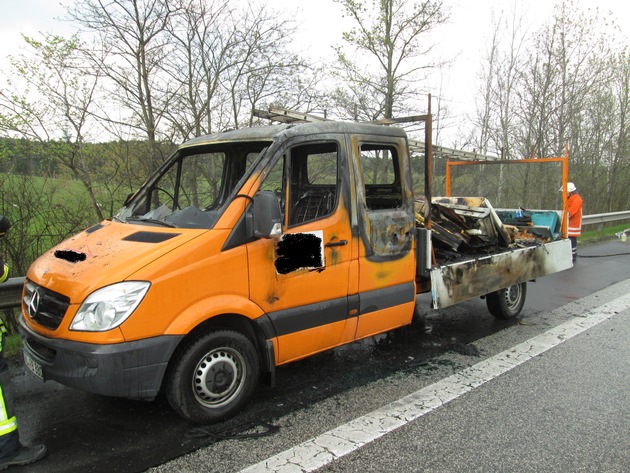 POL-WL: LKW brennt auf der A 261 fast vollständig aus