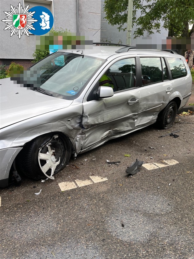 POL-DU: Vierlinden: BMW kommt von der Fahrbahn ab - Kollision mit mehreren Fahrzeugen